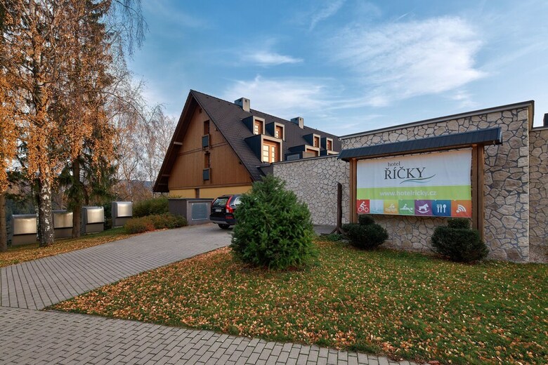 Wellness Hotel ?�?ky