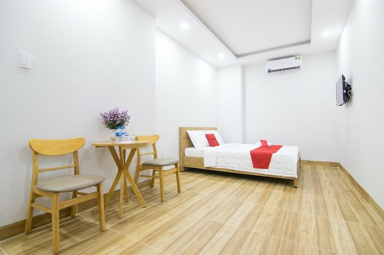 Hotel Reddoorz Plus Near E-town 2