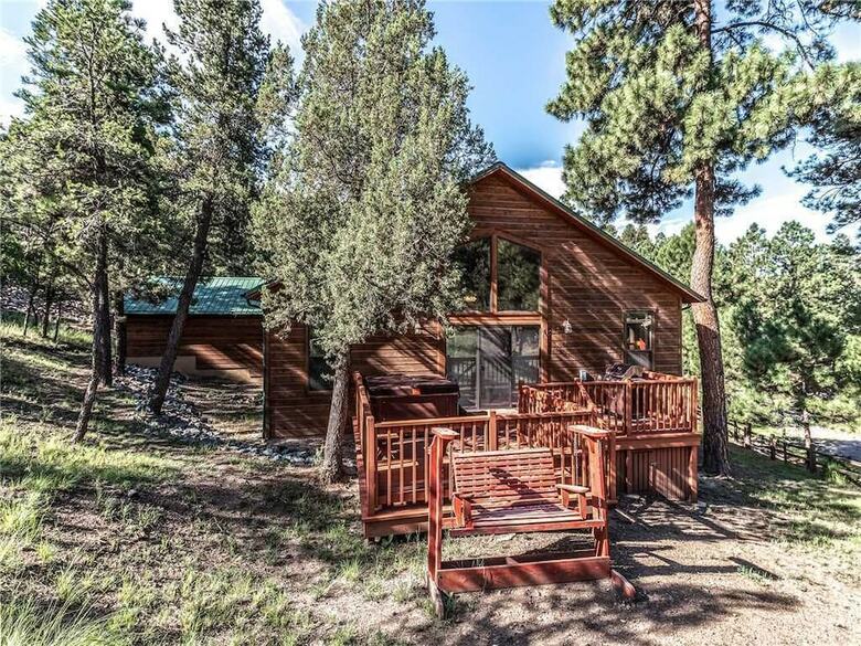Homers Hideaway - Three Bedroom Cabin