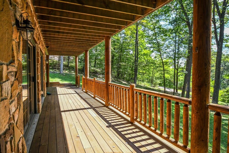 Old Bruin's Den 4 Bedroom House