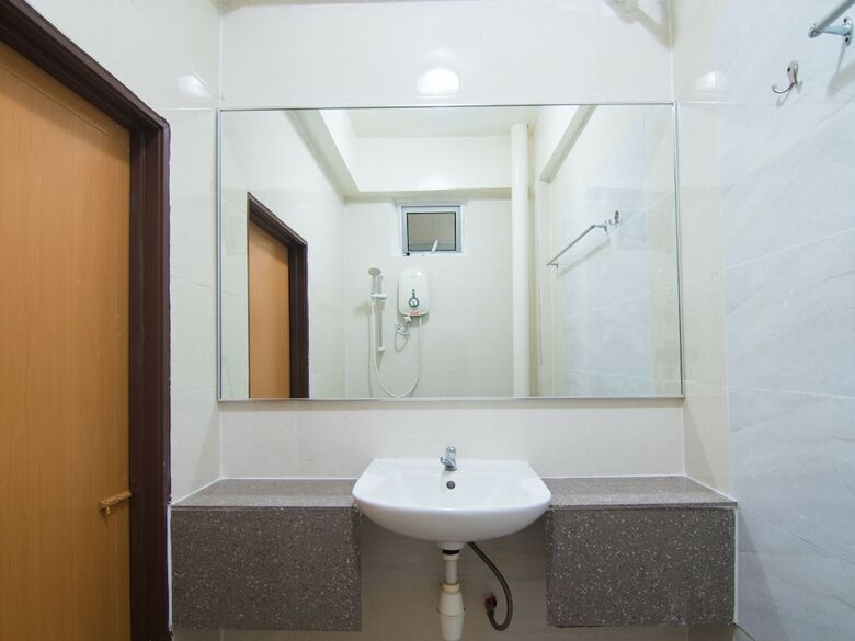 Oyo 528 Sea Princess Hotel