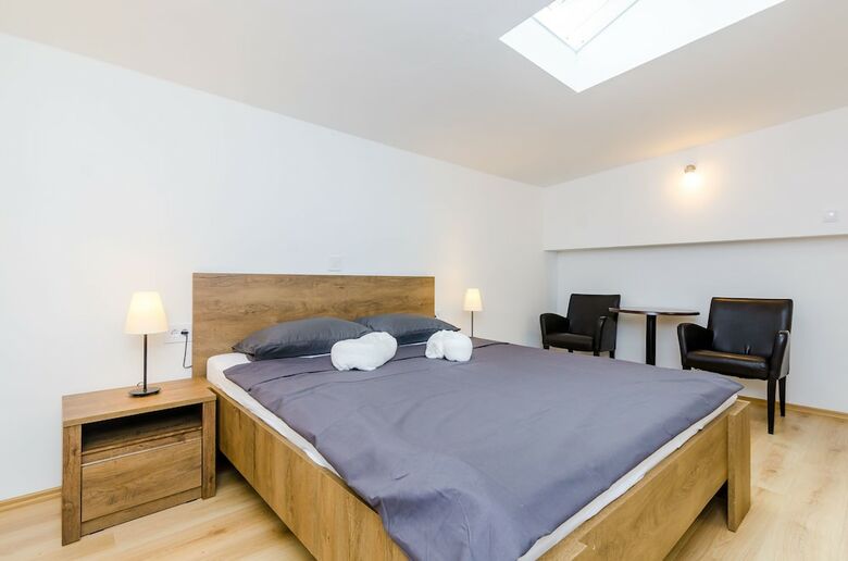 Hotel Rooms Baza