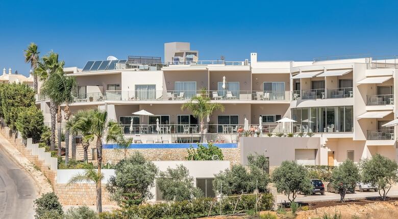 Hotel Caneiros Luxury House & Suites