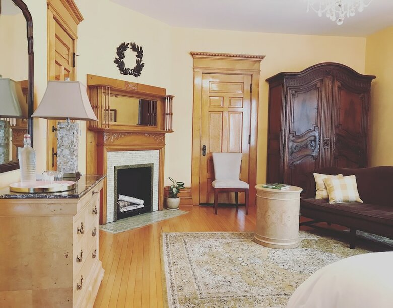 Castle La Crosse Bed And Breakfast