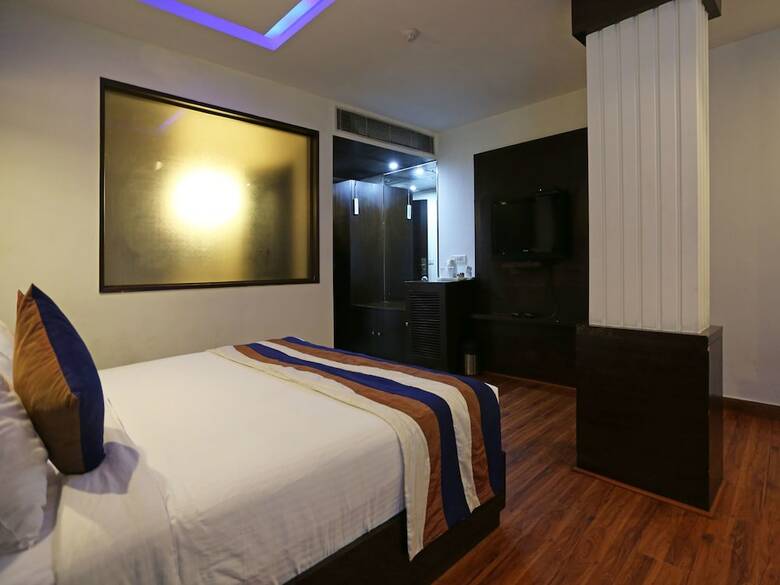 Capital O 7331 Hotel Airport Park Blue