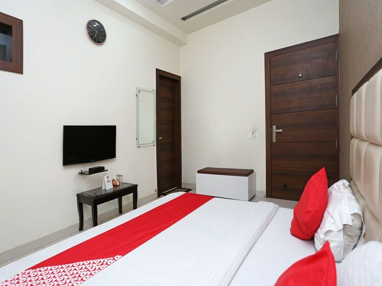 Oyo 17280 Hotel Shivaay