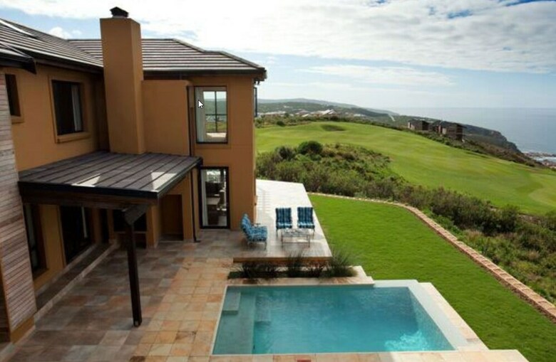 Villa 1 Squarerigger