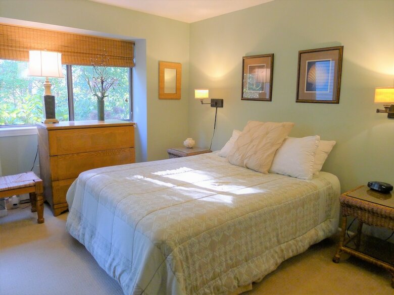 87 Chilton - 2 Bedroom Condo