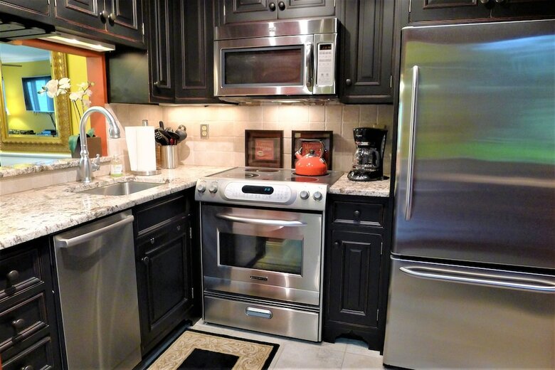 112 Chilton - 2 Bedroom Condo
