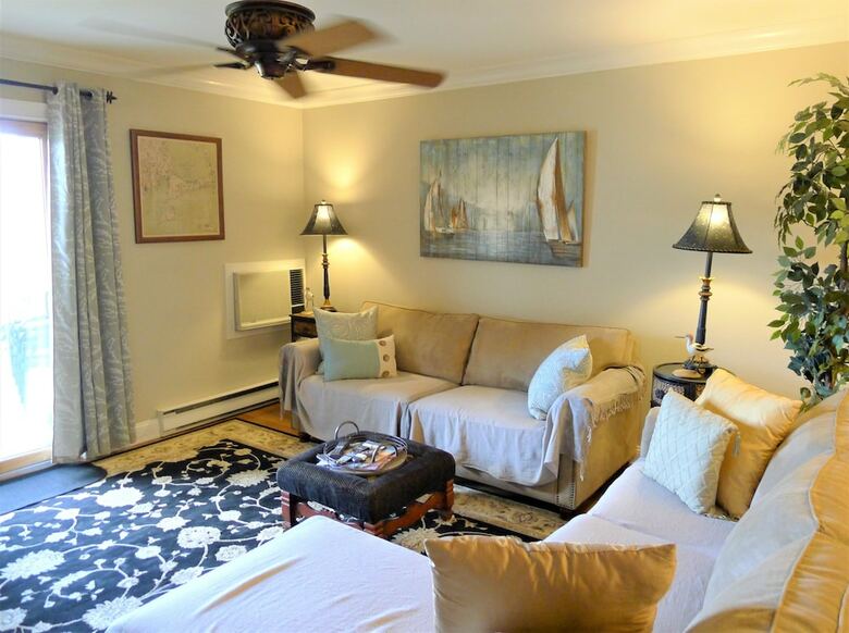 112 Chilton - 2 Bedroom Condo