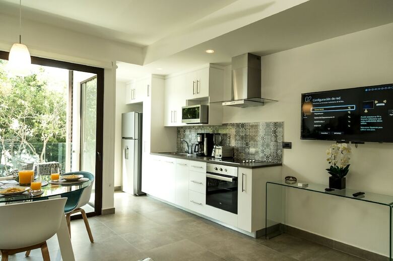 Quinto Sol Luxury Apartments By Mikitito Rentals