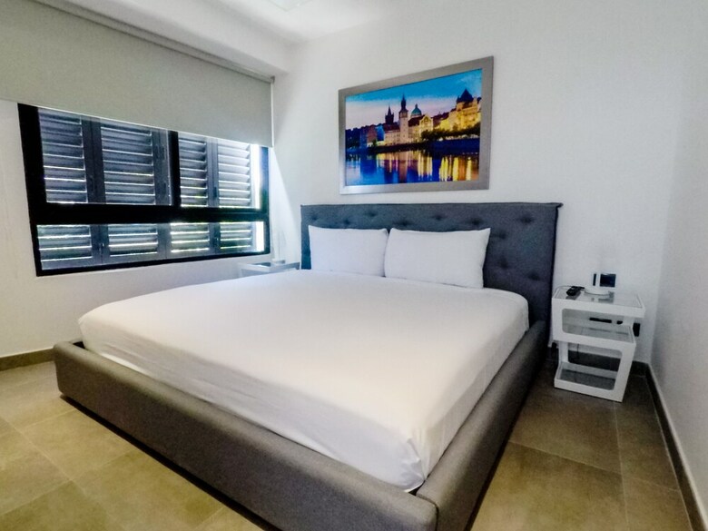 Quinto Sol Luxury Apartments By Mikitito Rentals