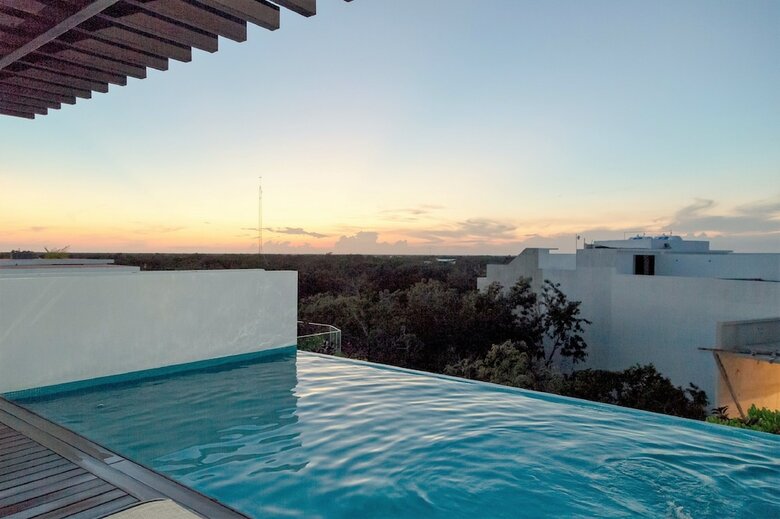Quinto Sol Luxury Apartments By Mikitito Rentals