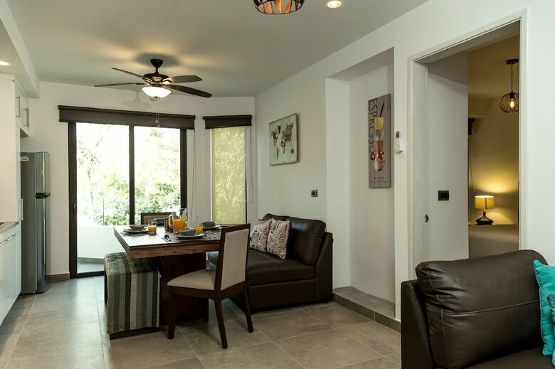 Quinto Sol Luxury Apartments By Mikitito Rentals