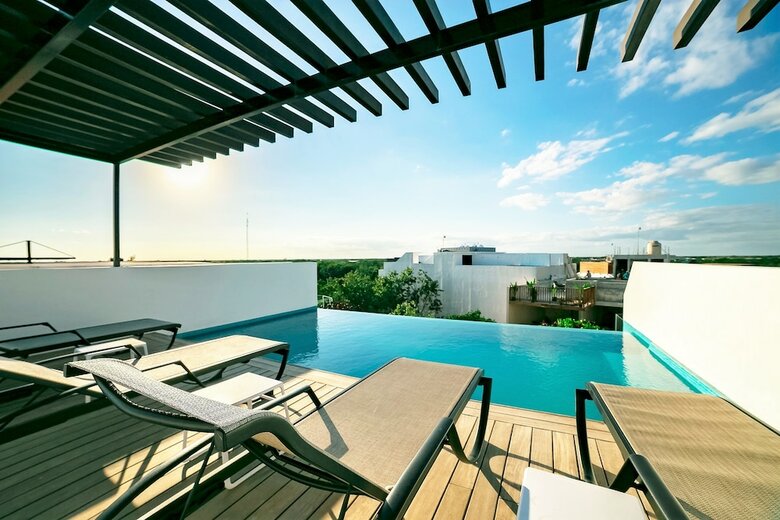 Quinto Sol Luxury Apartments By Mikitito Rentals
