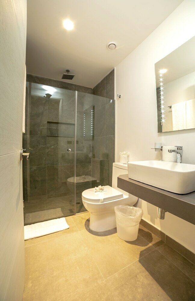 Quinto Sol Luxury Apartments By Mikitito Rentals