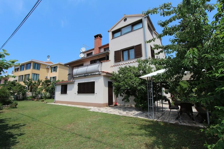 Apartments Lara
