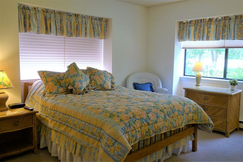 96 Eaton - 2 Bedroom Condo