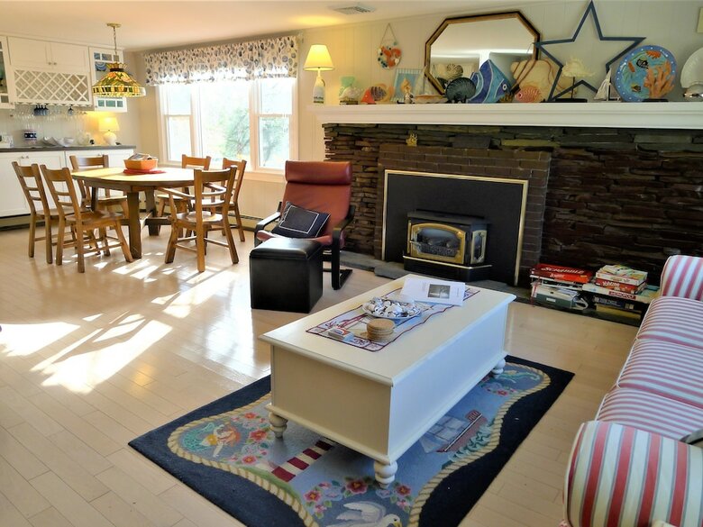 563 Pleasant Lake - 4 Bedroom House