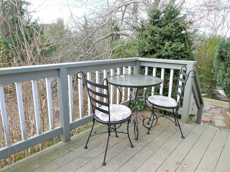 563 Pleasant Lake - 4 Bedroom House