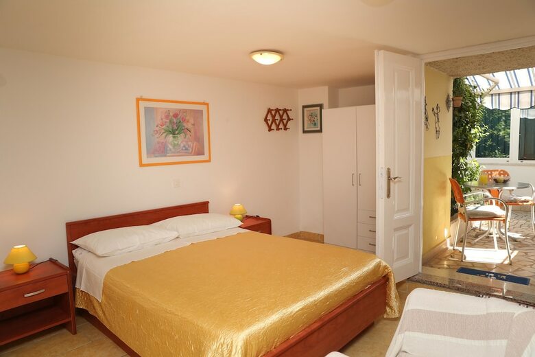 Apartments Knezovic