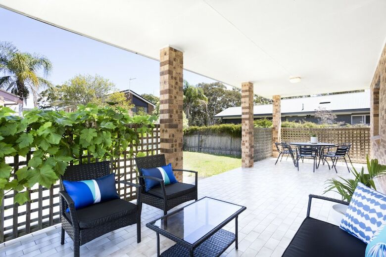 South Coast Getaway House Sleeping 8 Guests