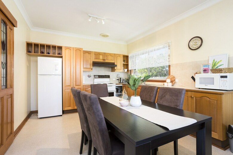 South Coast Getaway House Sleeping 8 Guests