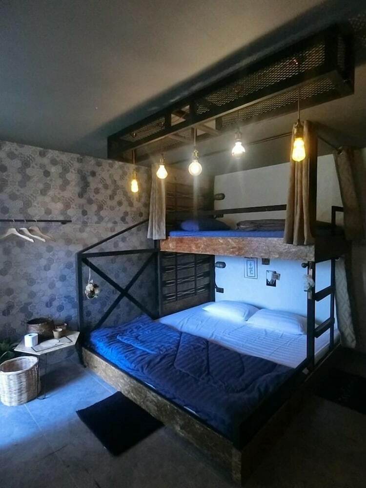 Hostal Dawnthaya Ayutthaya House