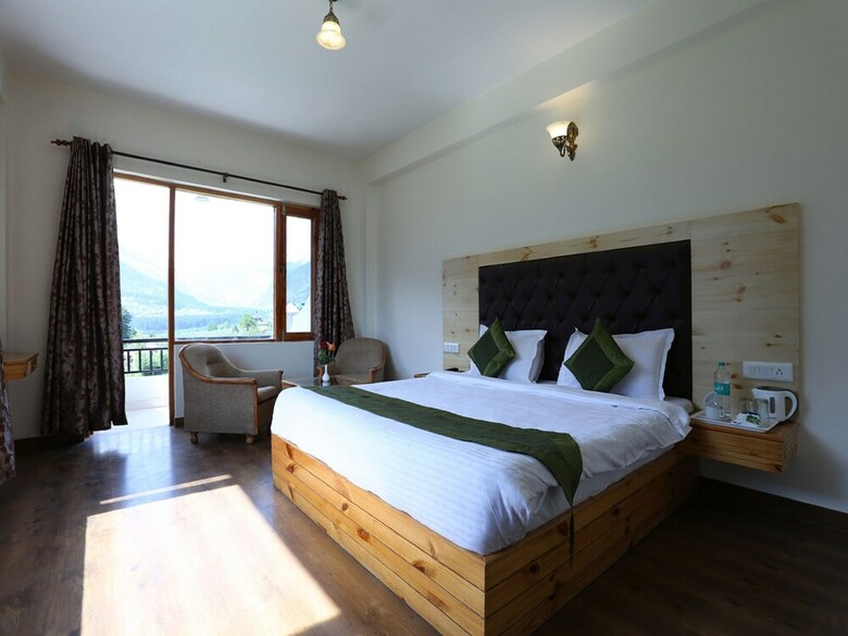 Hotel Aash Manali Retreat Spa & Resort