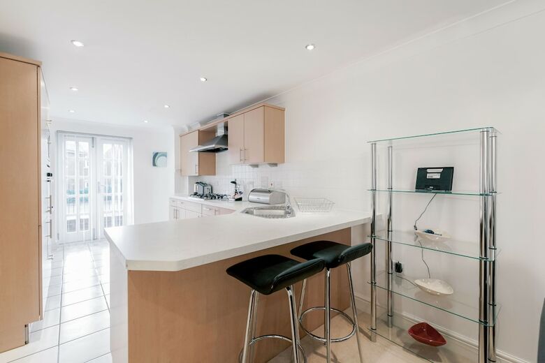 Roomspace Apartments -sandfield Court