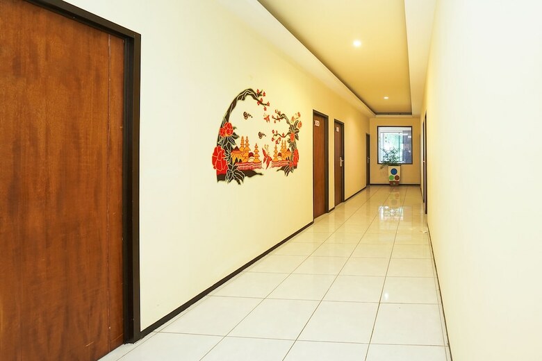Hostal Oyo 275 Hotel Kita