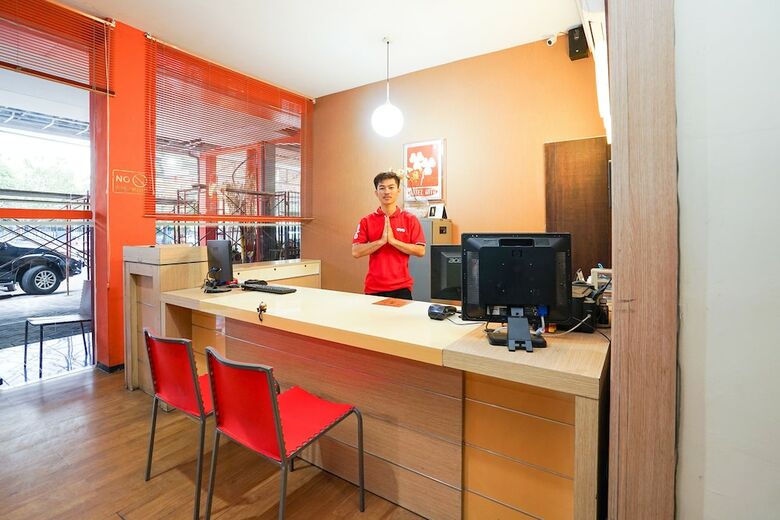 Hostal Oyo 275 Hotel Kita