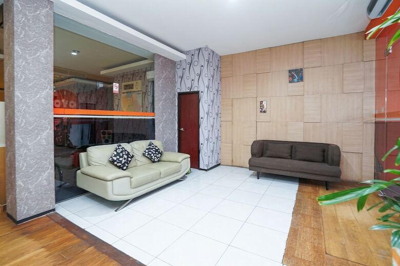 Hostal Oyo 275 Hotel Kita