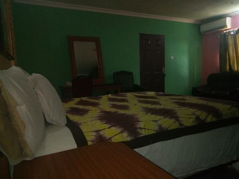 Deroma Hotels & Suites