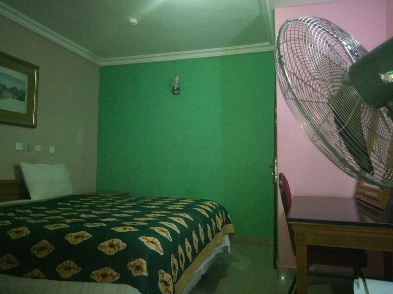 Deroma Hotels & Suites