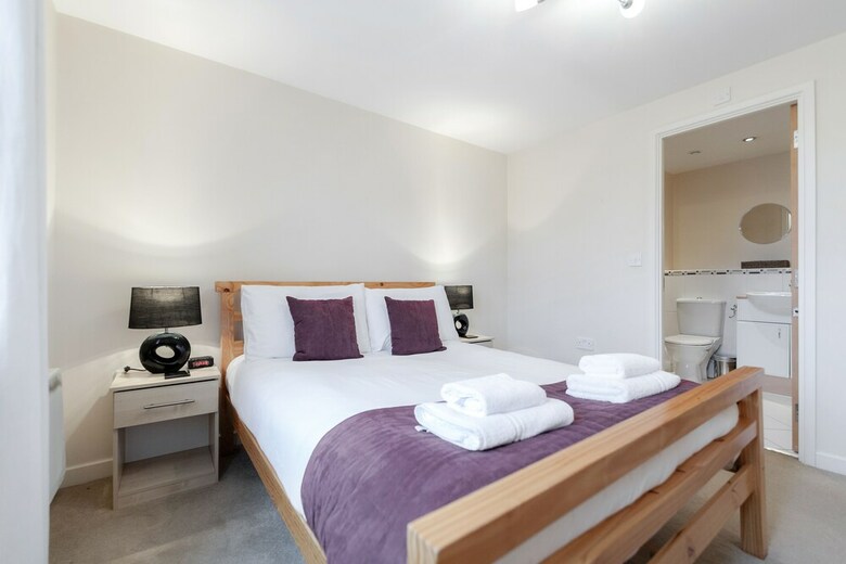 Roomspace Apartments-courtyard Guildford