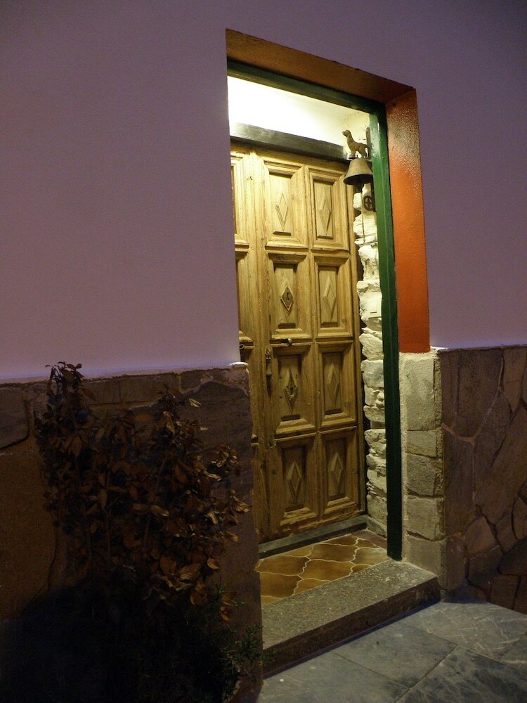 The Old Palace Tower / La Torre Del Palaci�n