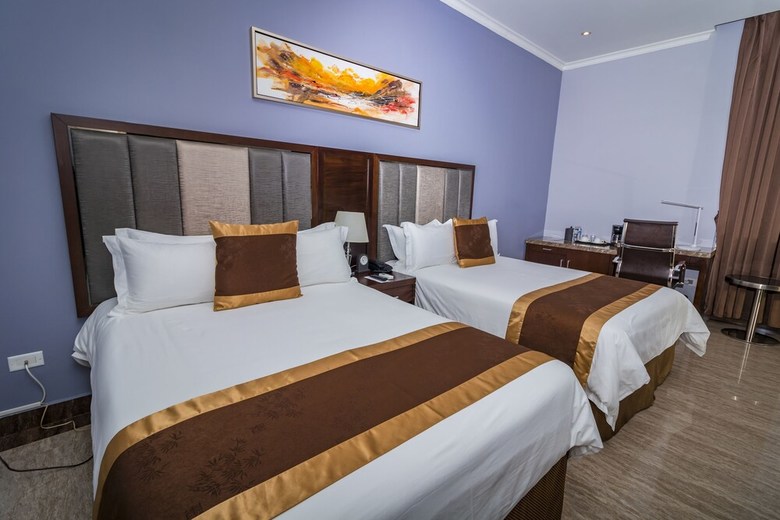 City Plaza Hotel & Suites