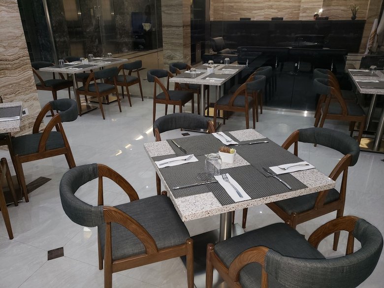 City Plaza Hotel & Suites