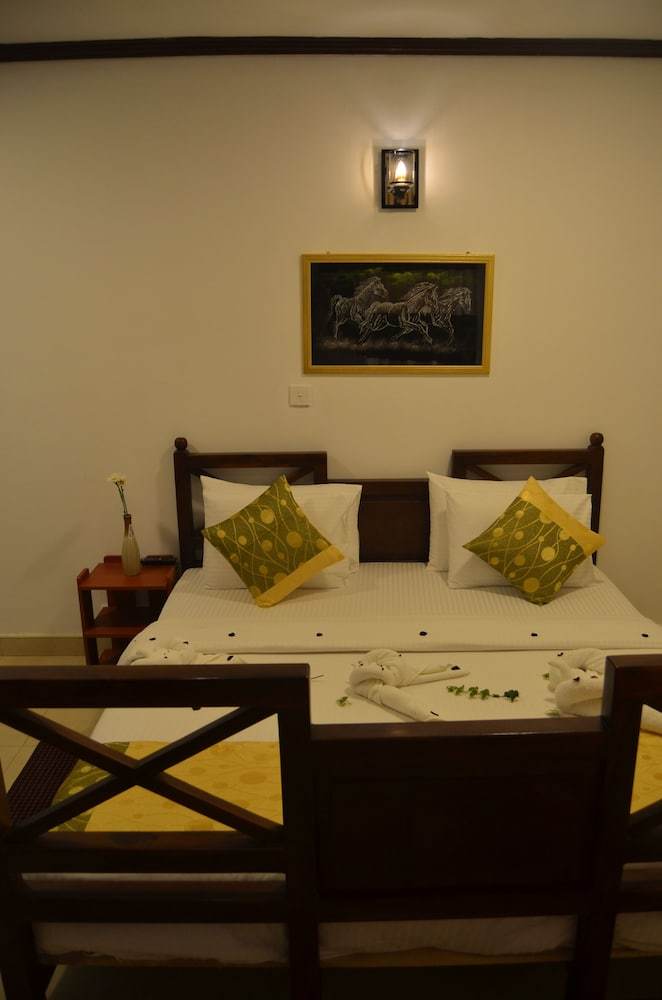 Hotel Golden Grove Villa