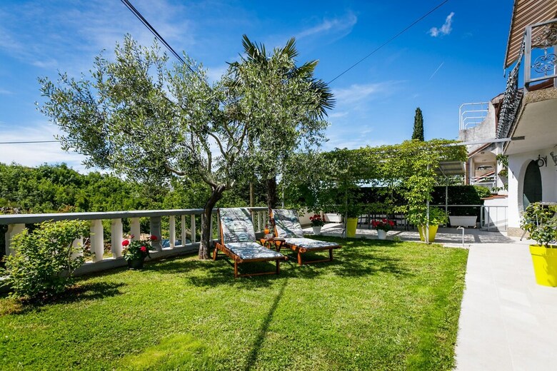 Apartment Sanja With Terrace - Malinska