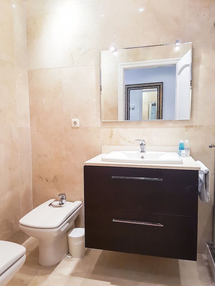 Modern Apartment With Stunning Views