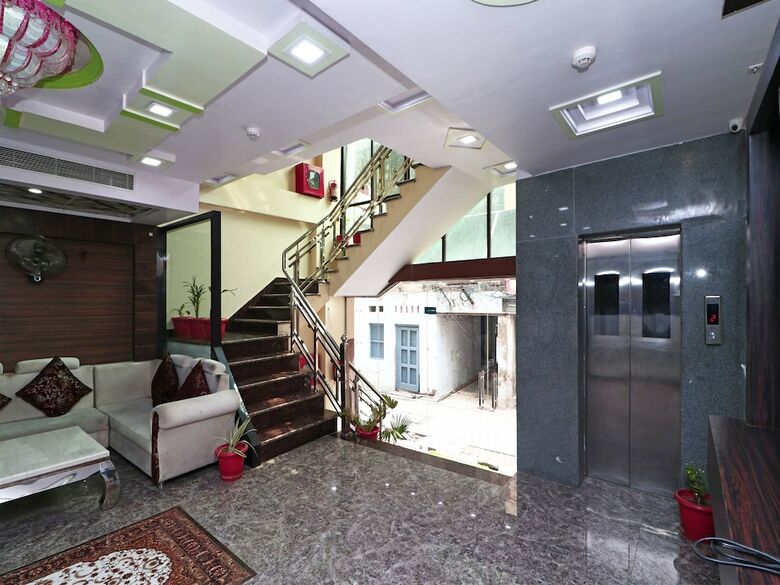 Oyo 15169 Hotel Rk Inn