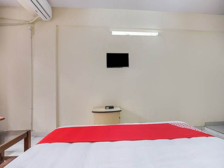 Oyo 23083 Hotel Hindustan Deluxe