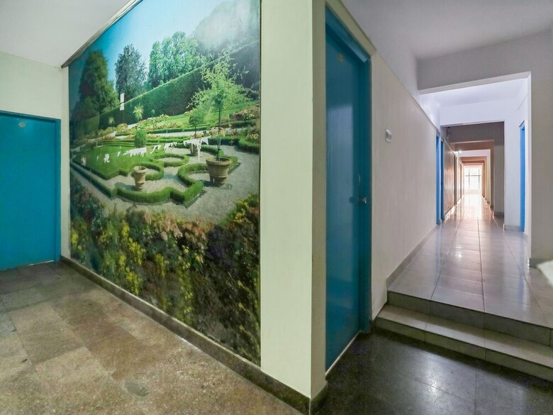 Oyo 23083 Hotel Hindustan Deluxe