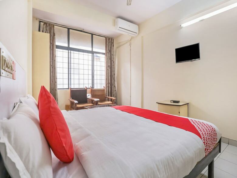 Oyo 23083 Hotel Hindustan Deluxe