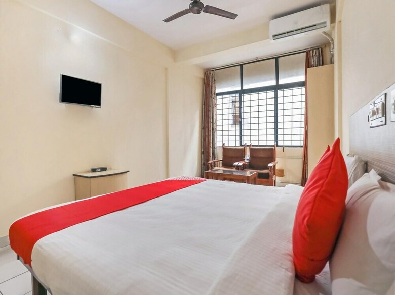 Oyo 23083 Hotel Hindustan Deluxe