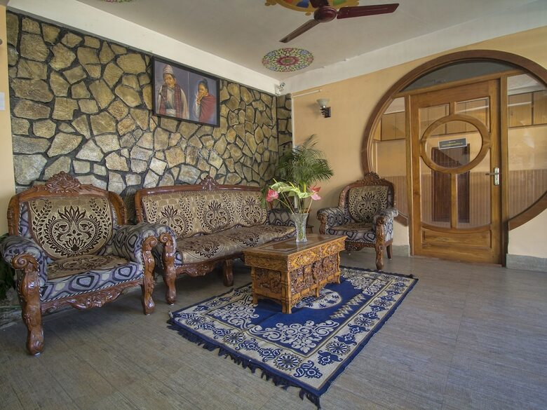 Hotel Oyo 23409 Lama Dhim