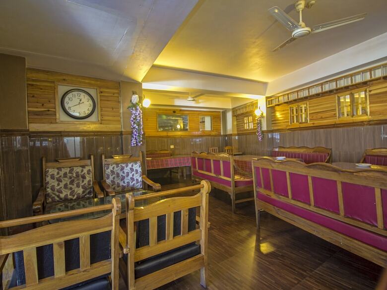 Hotel Oyo 23409 Lama Dhim