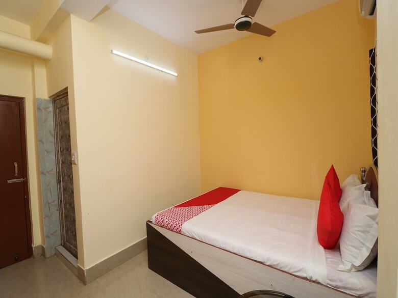 Hotel Oyo 16496 Trinayani Atithi Niwas